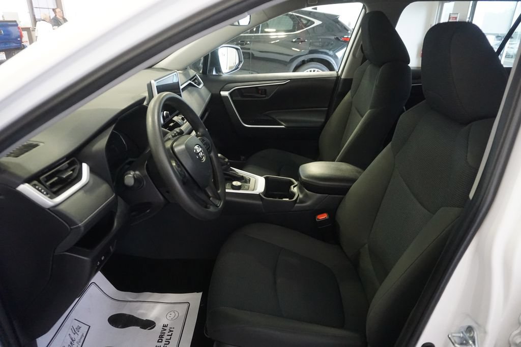 Certified 2025 Toyota RAV4 LE AWD/4WD image 17