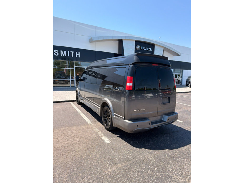 Used 2021 Chevrolet Express 3500 LS w/ Chrome Appearance Package RWD image 3