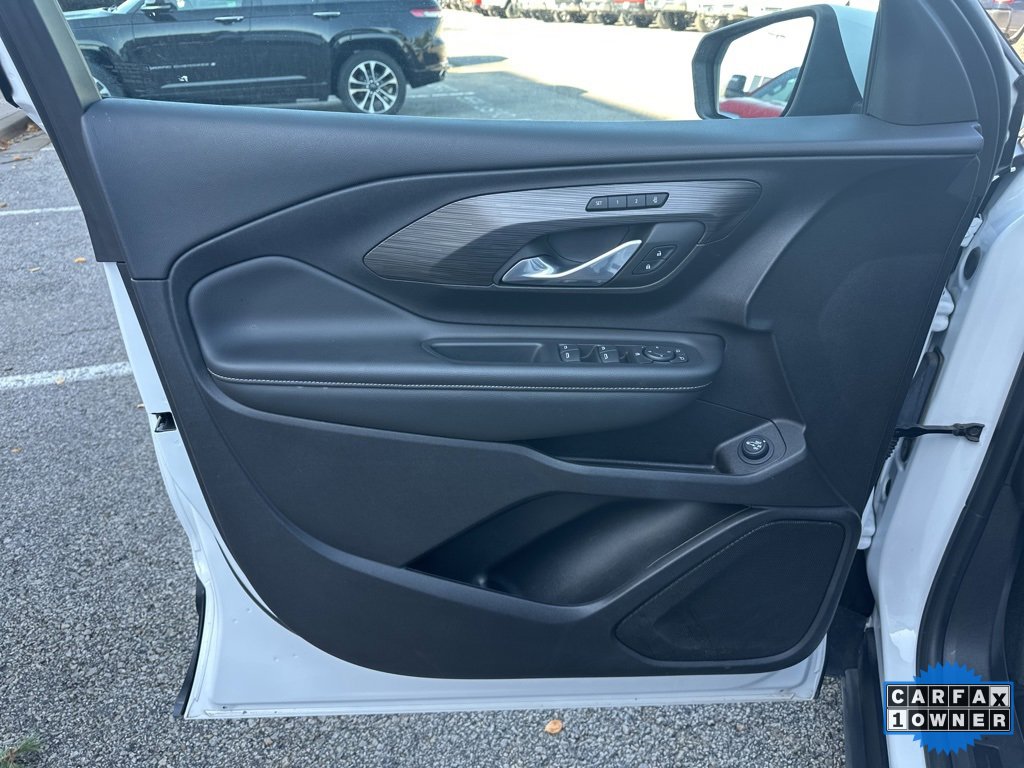 Used 2024 GMC Terrain SLT image 59