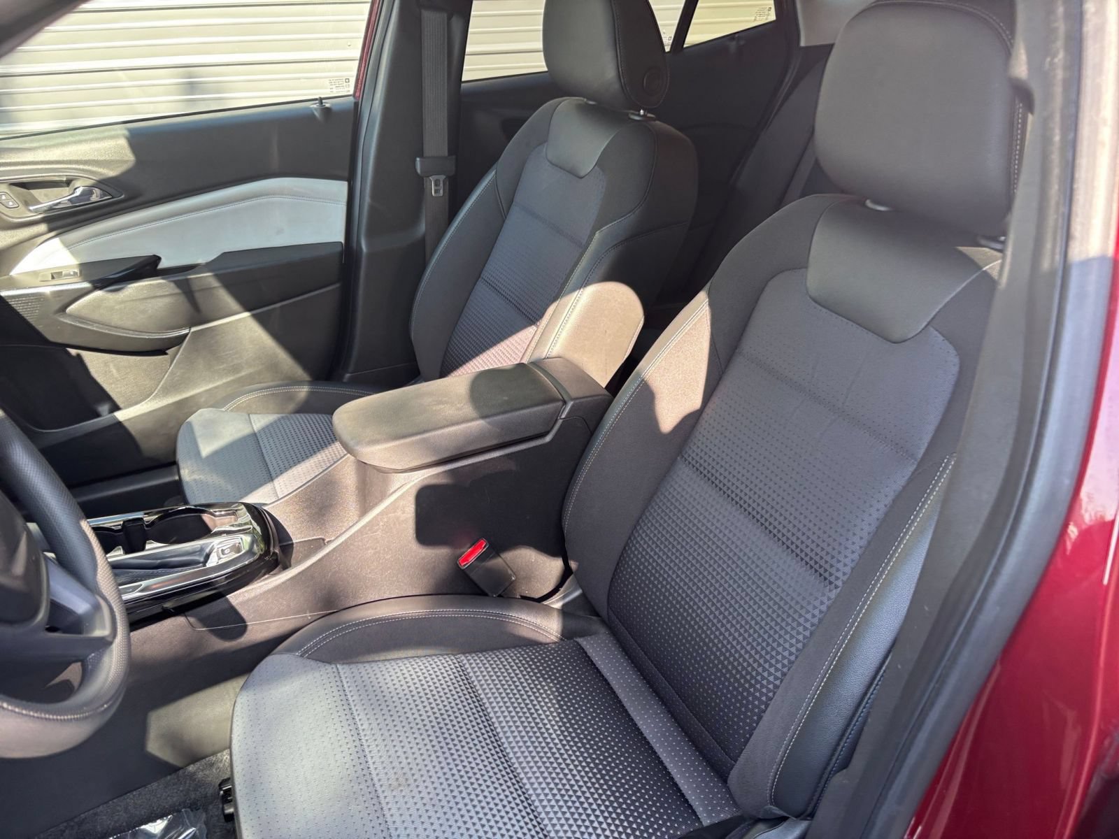 Used 2025 Chevrolet Trax LT FWD image 26