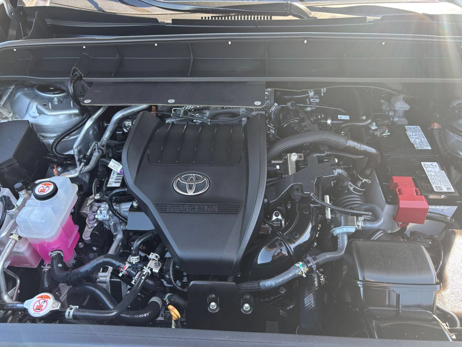 Used 2025 Toyota Highlander LE FWD image 33
