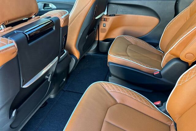 New 2026 Chrysler Pacifica Pinnacle image 9