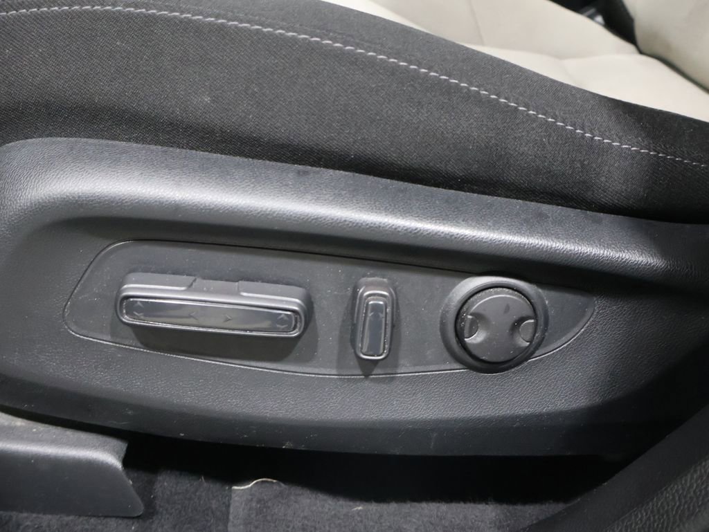 Used 2023 Honda CR-V EX image 12