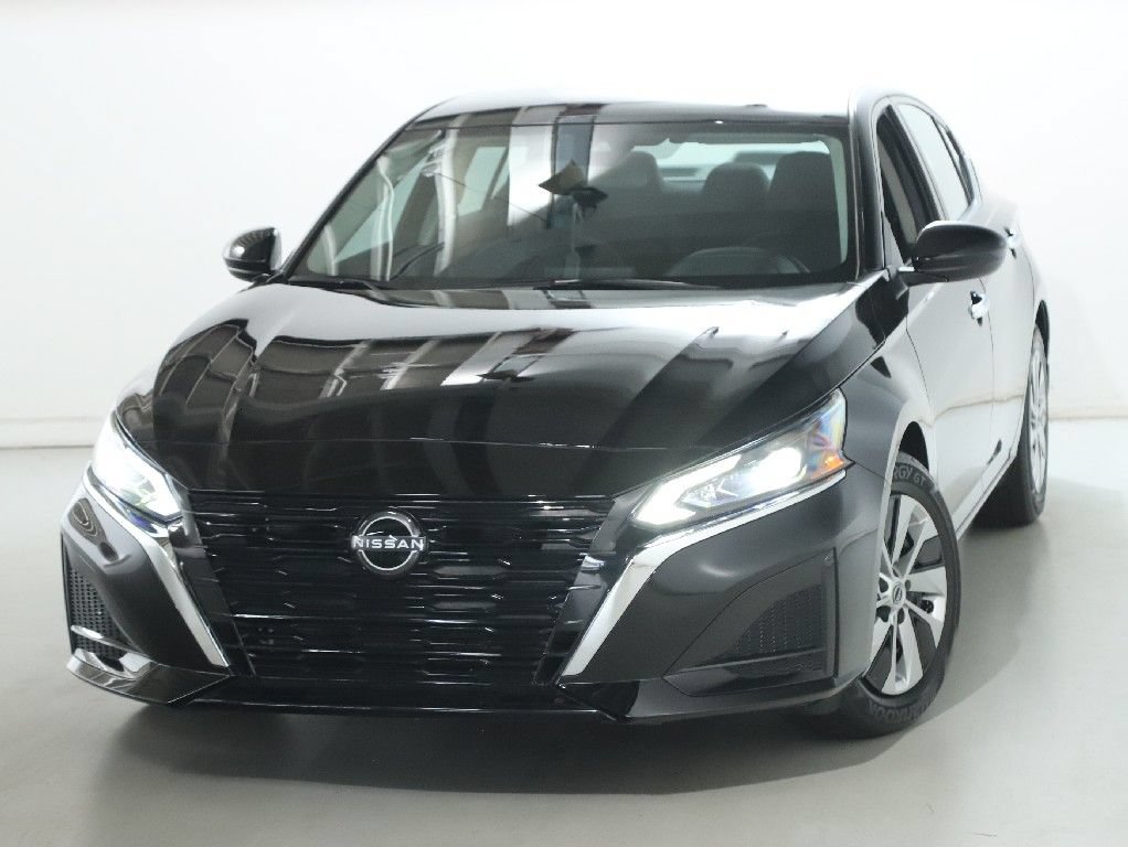 Used 2023 Nissan Altima 2.5 S FWD image 3