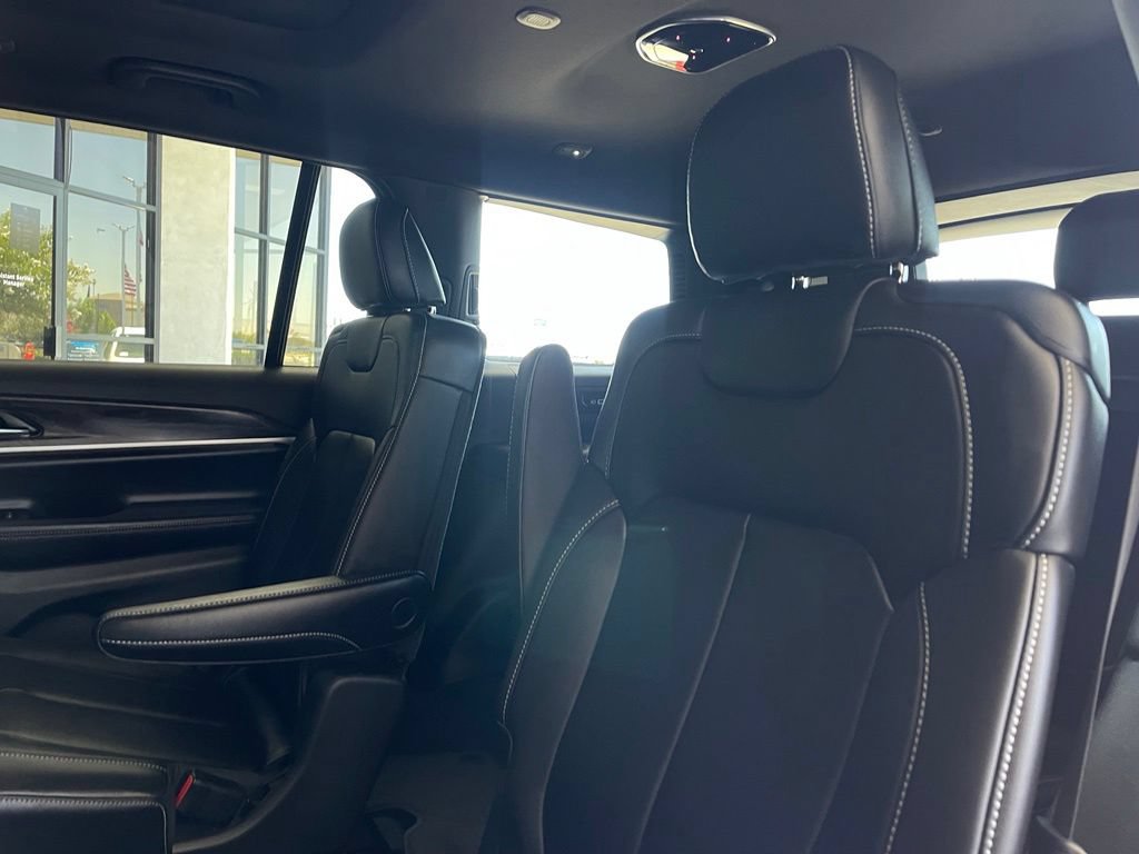New 2026 Jeep Grand Cherokee L Limited w/ Limited Altitude Package AWD/4WD image 9