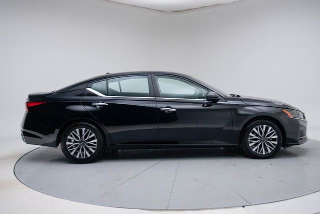 Used 2024 Nissan Altima 2.5 SV image 8