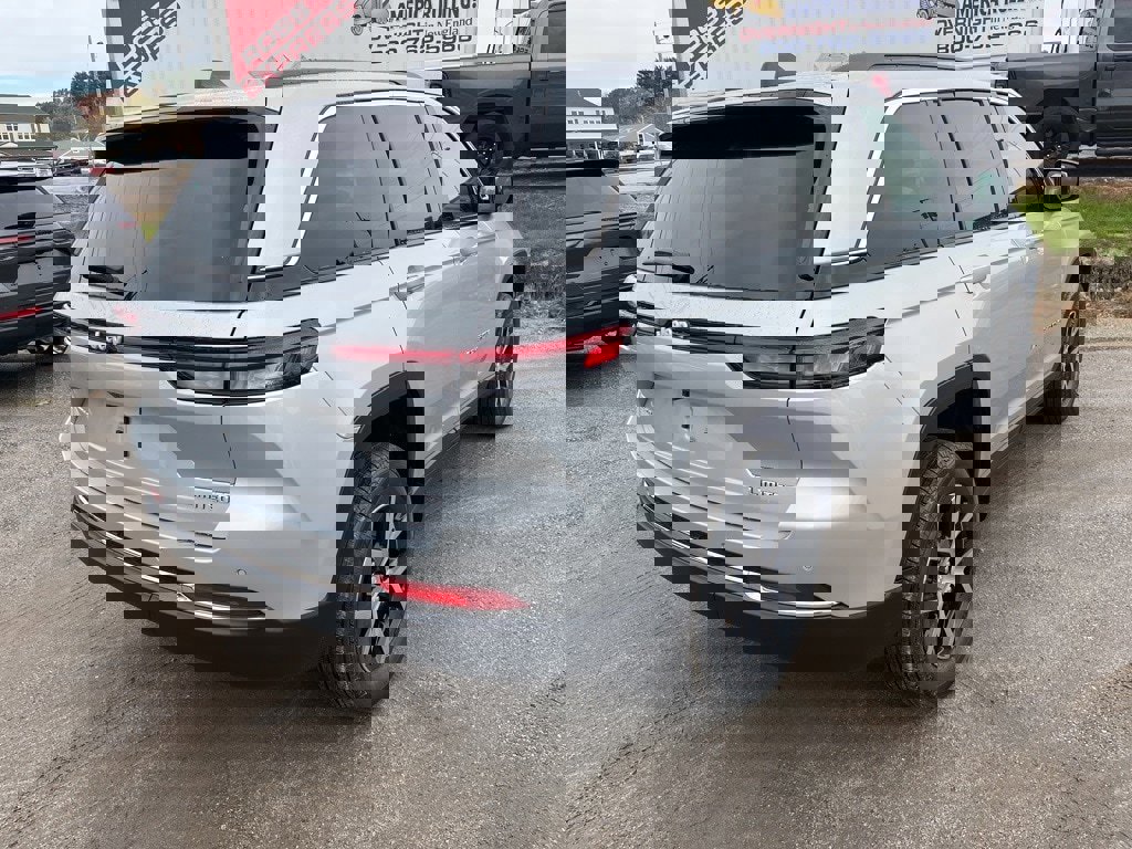 New 2025 Jeep Grand Cherokee Limited image 7