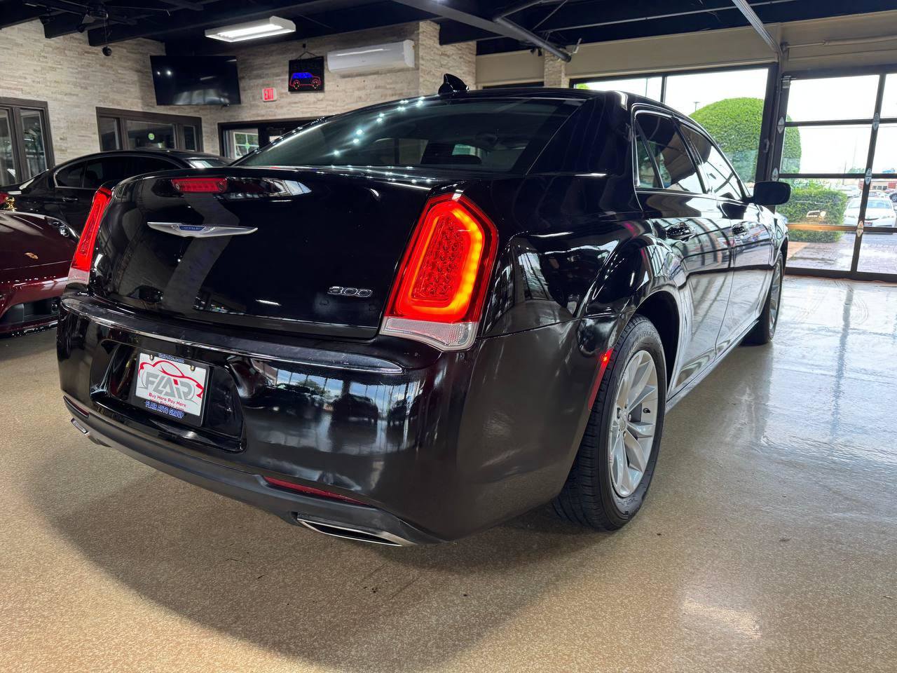 Used 2022 Chrysler 300 Touring RWD image 7