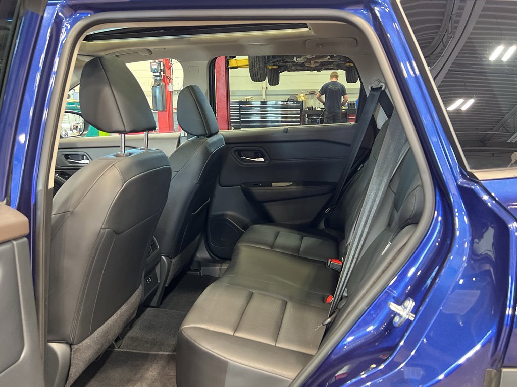 Used 2023 Nissan Rogue SV w/ SV Premium B Package image 34