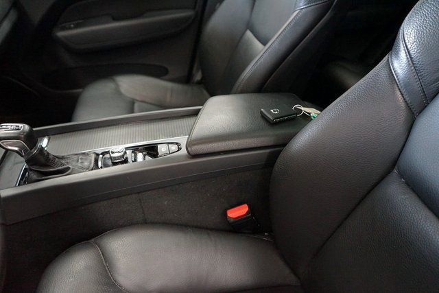 Used 2020 Volvo XC60 T5 Momentum image 29