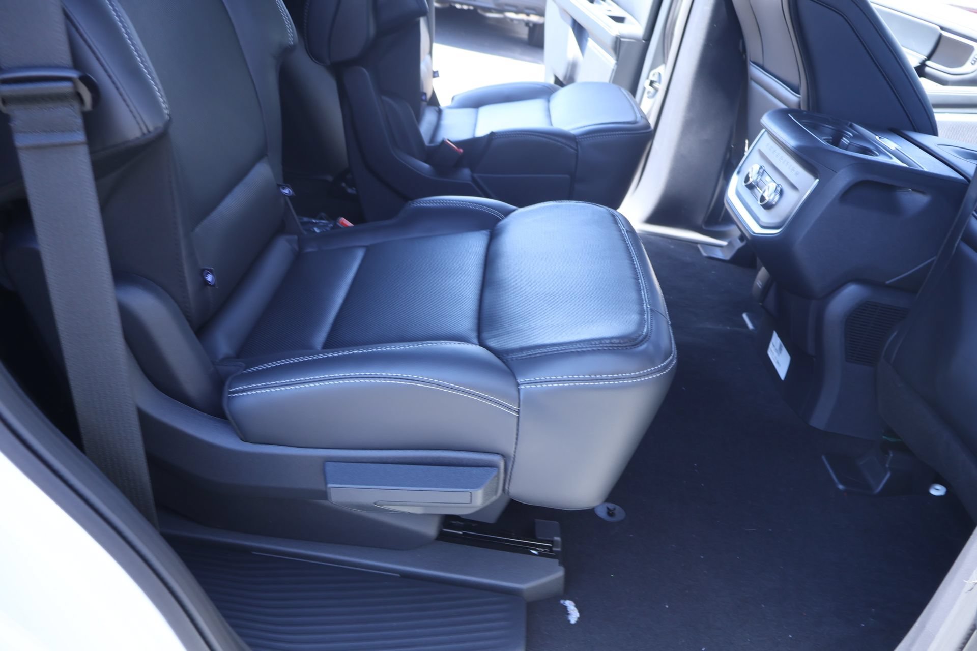 New 2027 Ford Expedition Platinum w/ Stealth Performance Package AWD/4WD image 17