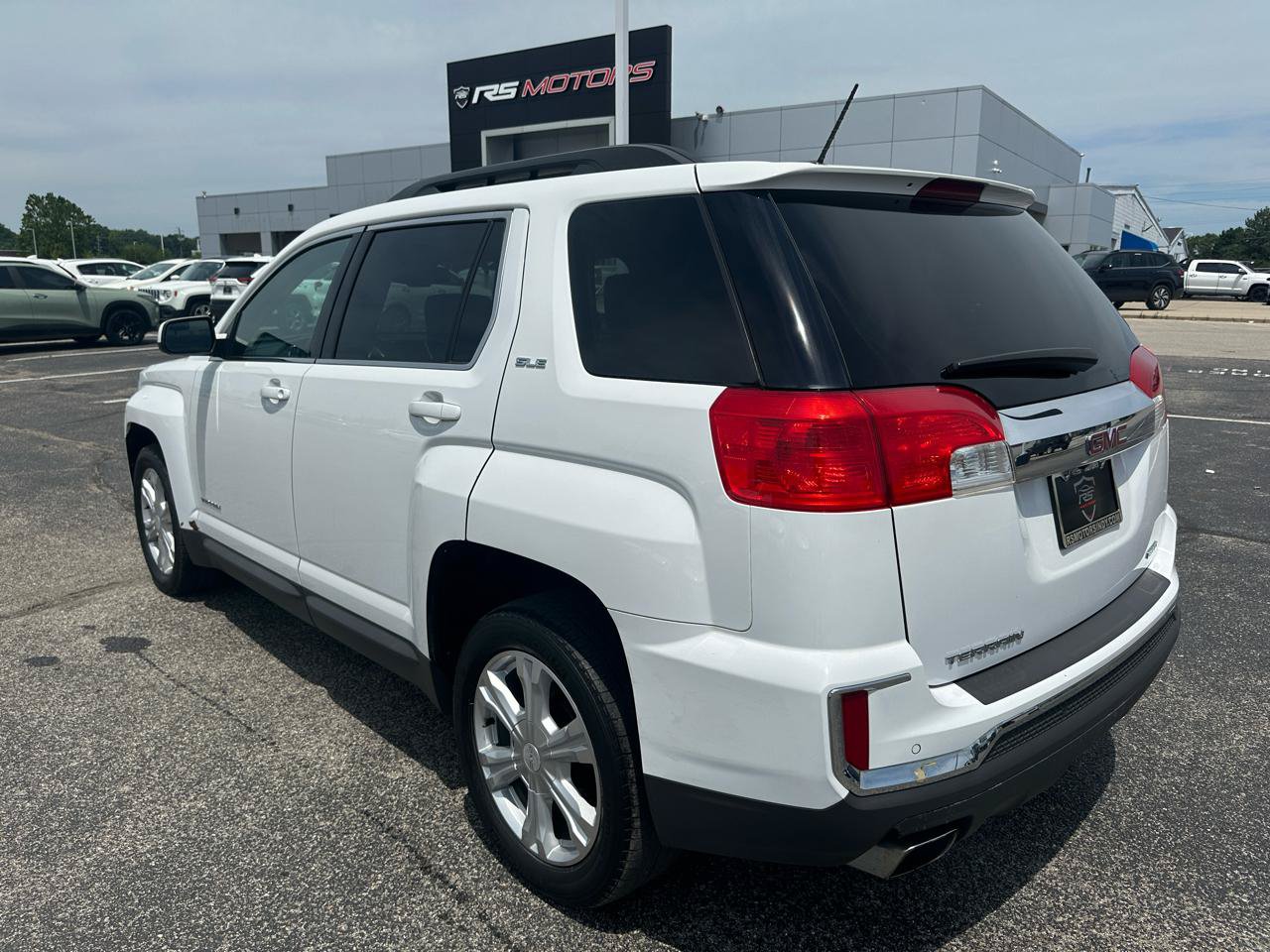 Used 2017 GMC Terrain SLE w/ Driver Alert Package I AWD/4WD image 3