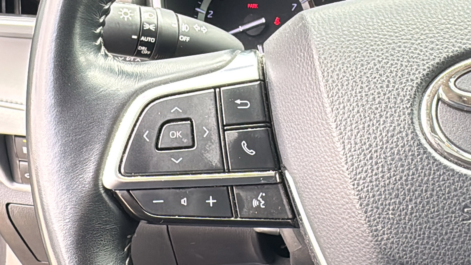 Used 2020 Toyota Highlander XLE image 22