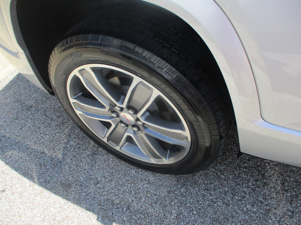 Used 2019 GMC Acadia Denali w/ Technology Package FWD image 24