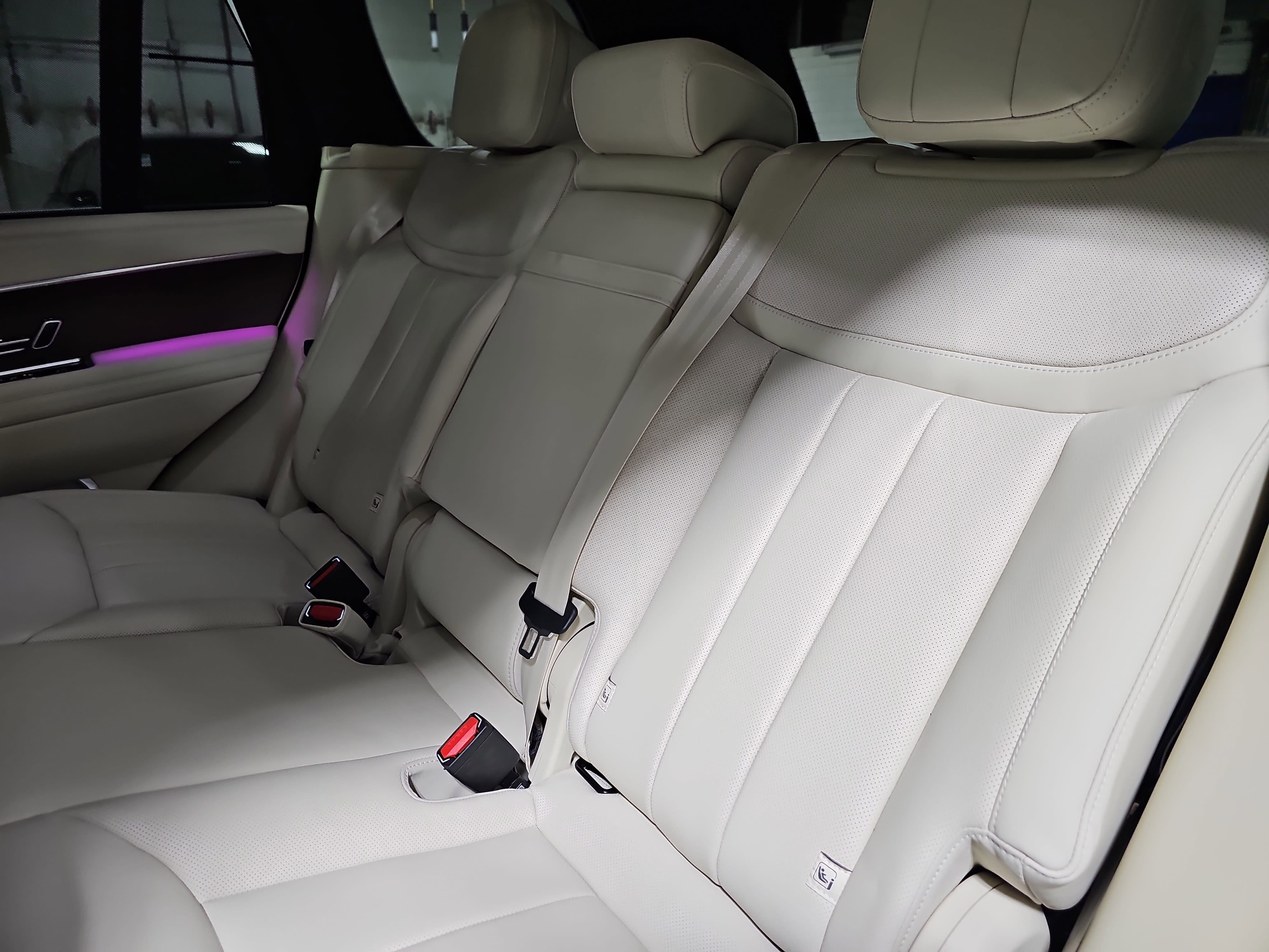 Used 2025 Land Rover Range Rover SE image 16