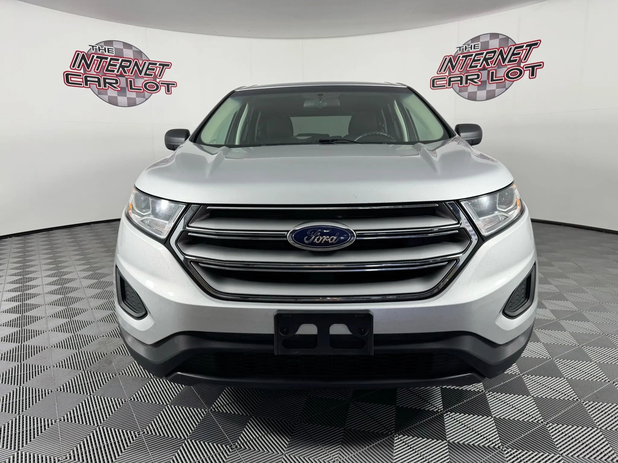 Used 2017 Ford Edge SE image 2