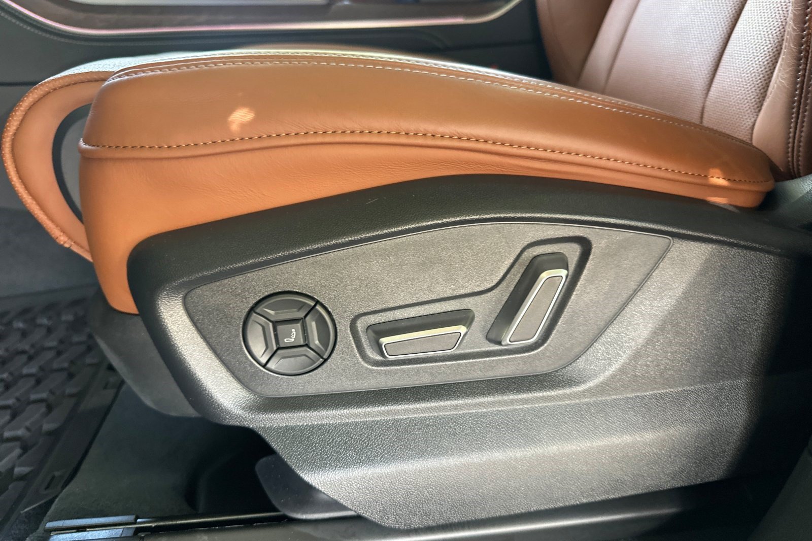 Used 2025 Audi Q8 Prestige AWD/4WD image 14