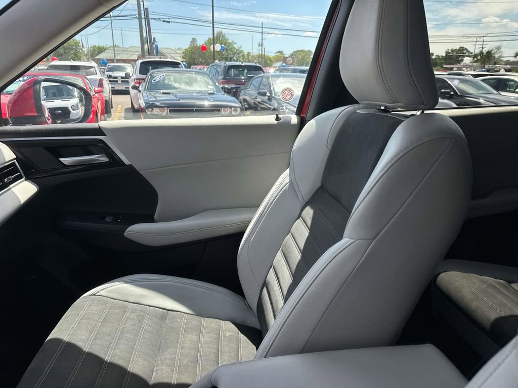 Used 2025 Mitsubishi Outlander SE image 17