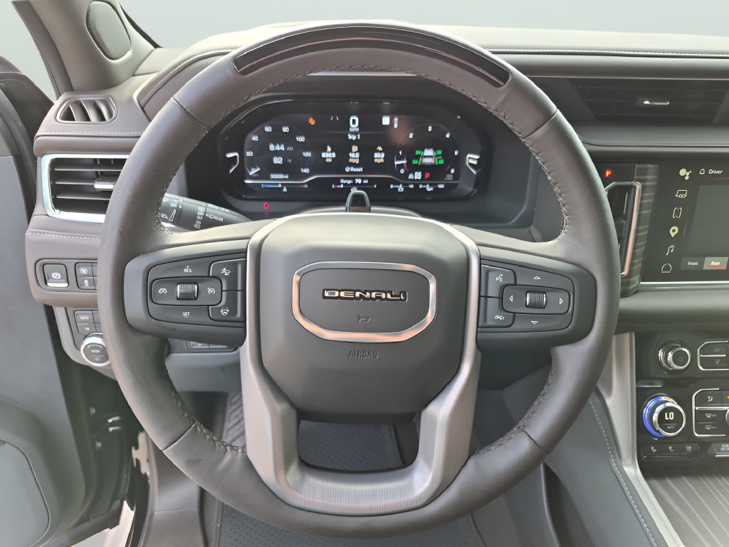 Used 2024 GMC Yukon Denali w/ Advanced Technology Package AWD/4WD image 20