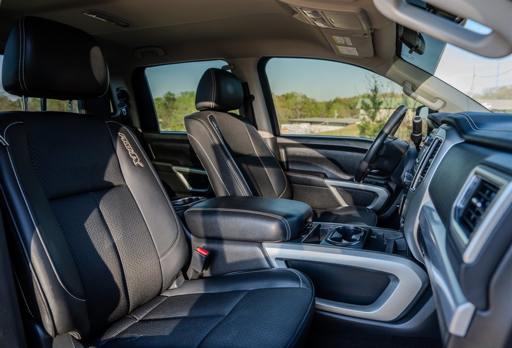 Used 2018 Nissan Titan PRO-4X image 29