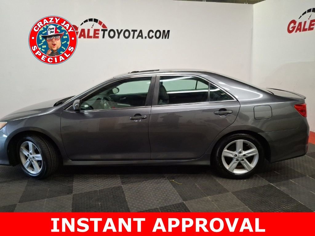 Used 2014 Toyota Camry SE w/ Moonroof Package image 9