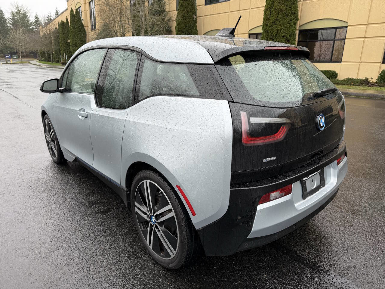 Used 2014 BMW i3 w/ Range Extender image 9