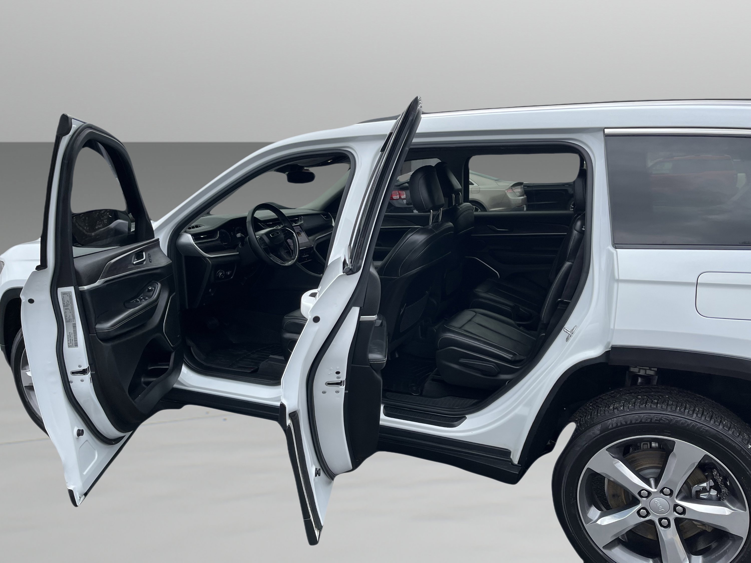 Used 2022 Jeep Grand Cherokee L Limited AWD/4WD image 11
