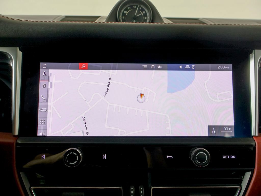 Certified 2023 Porsche Macan AWD/4WD image 17