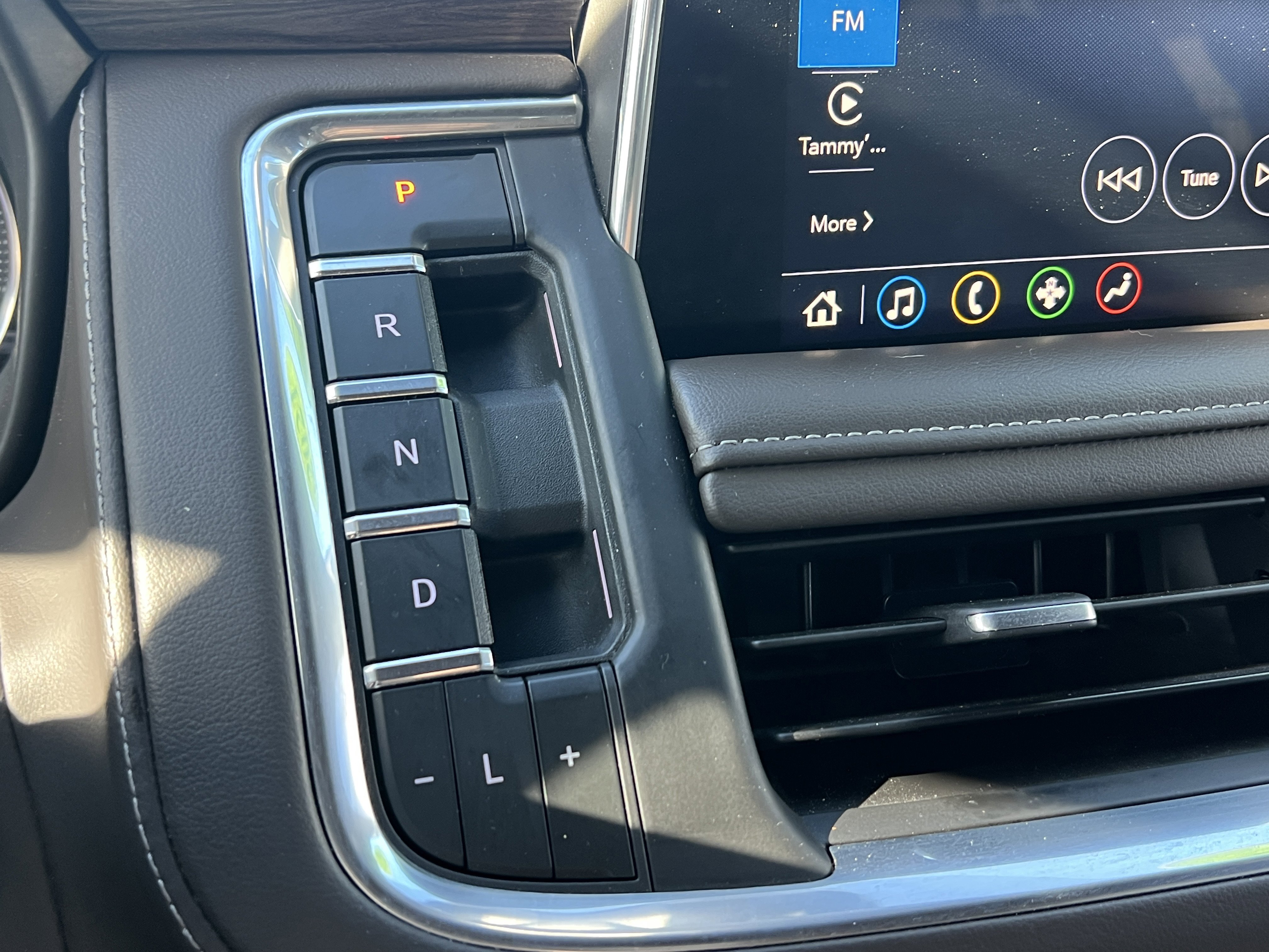 Used 2021 Chevrolet Tahoe LT w/ LT Signature Package image 32