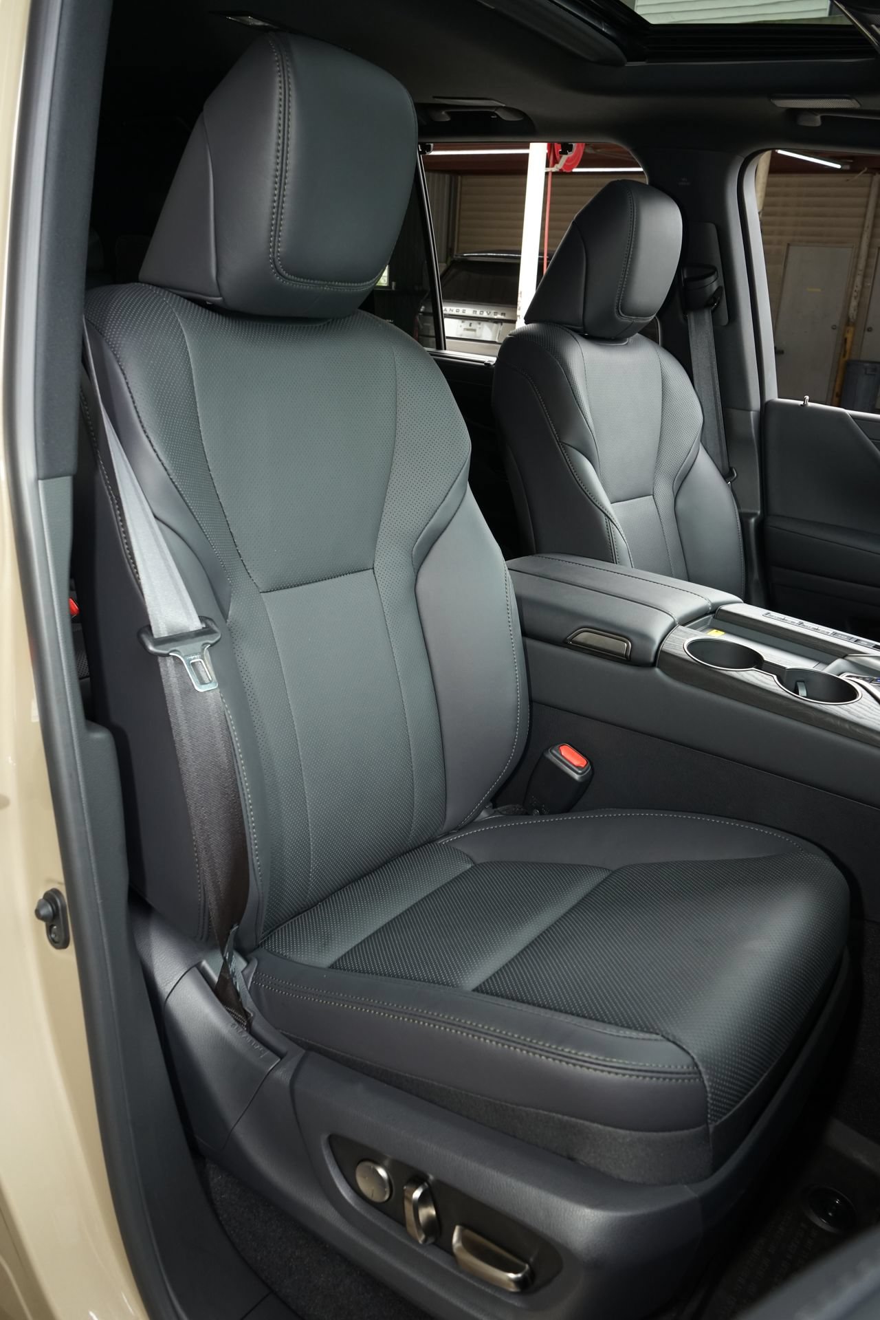 Used 2026 Lexus LX 700h Overtrail AWD/4WD image 10