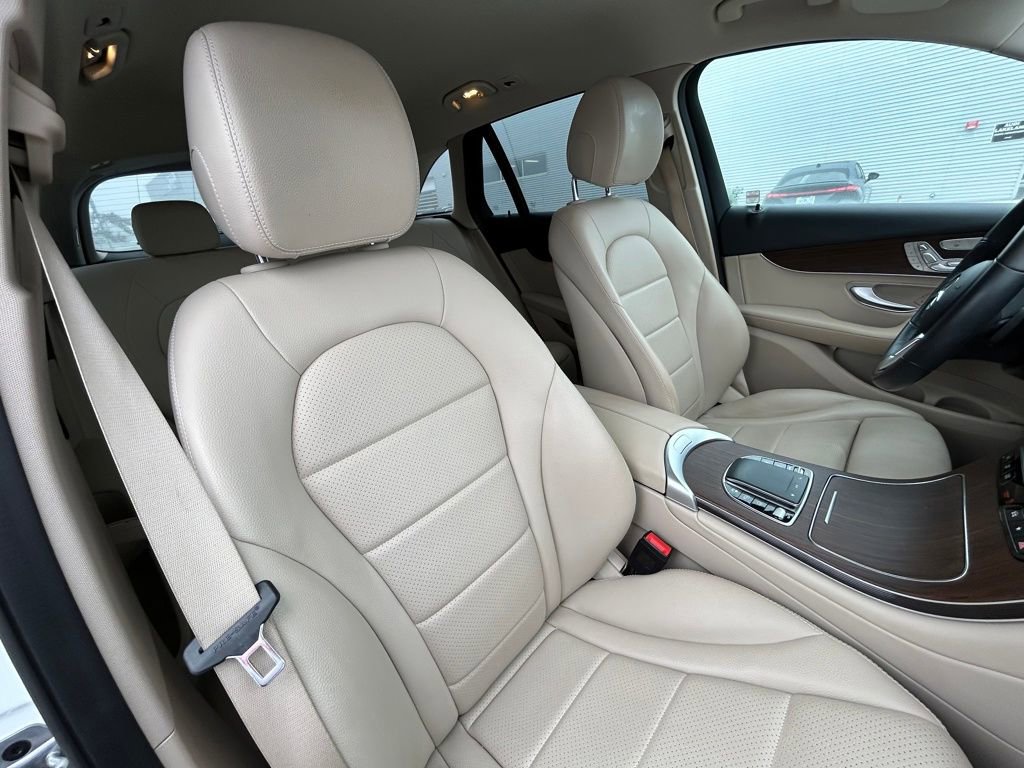 Used 2022 Mercedes-Benz GLC 300 image 39