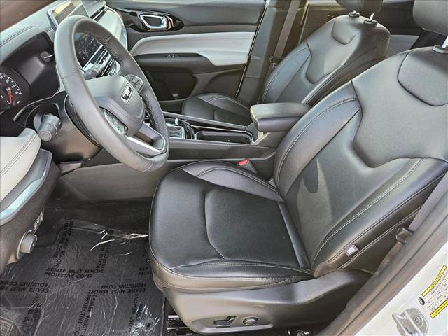 Used 2025 Jeep Compass Limited image 14