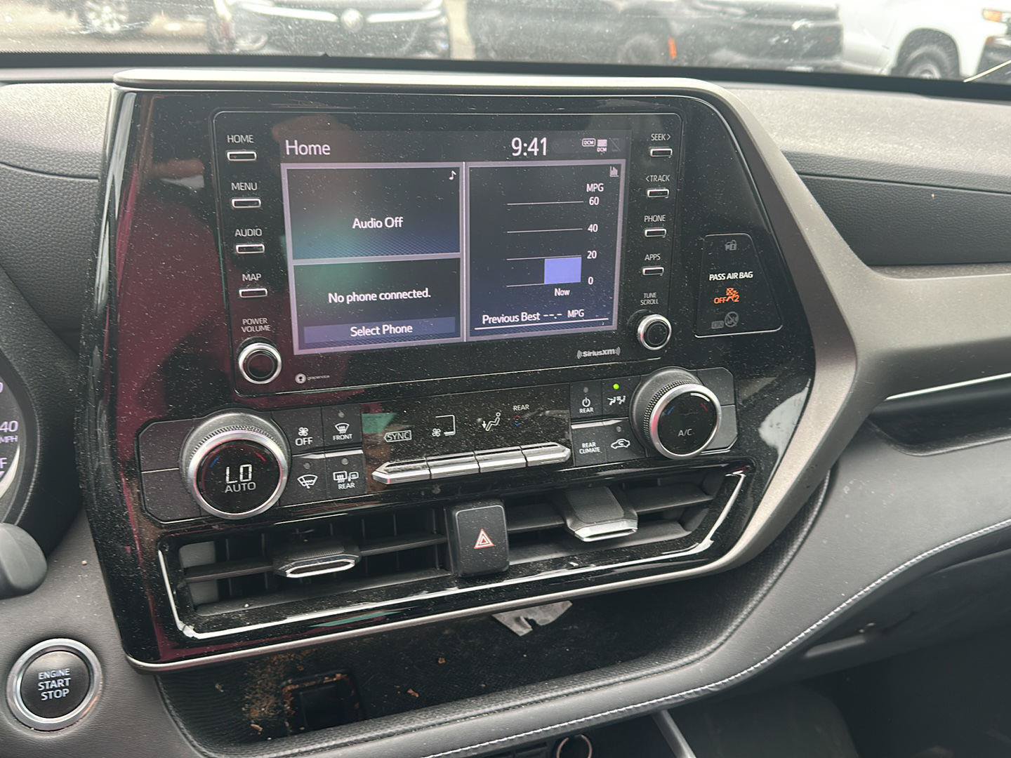 Used 2020 Toyota Highlander L AWD/4WD image 8