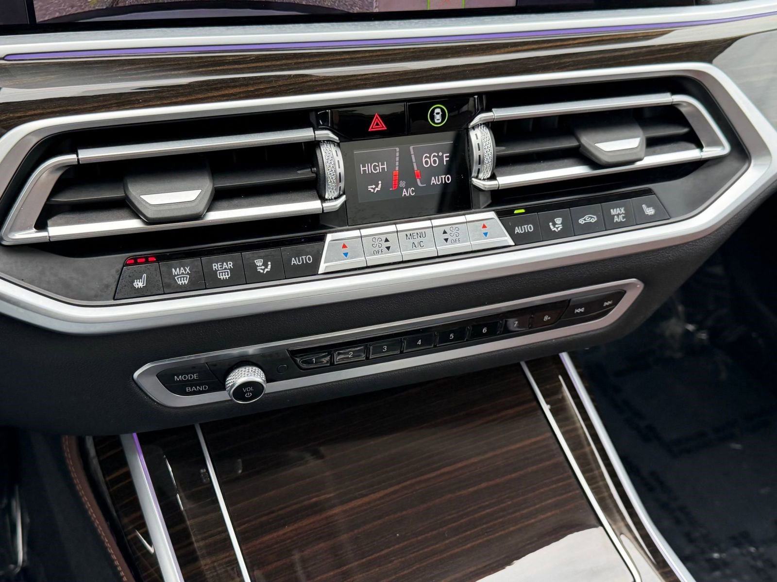 Used 2020 BMW X7 xDrive40i w/ Premium Package image 27