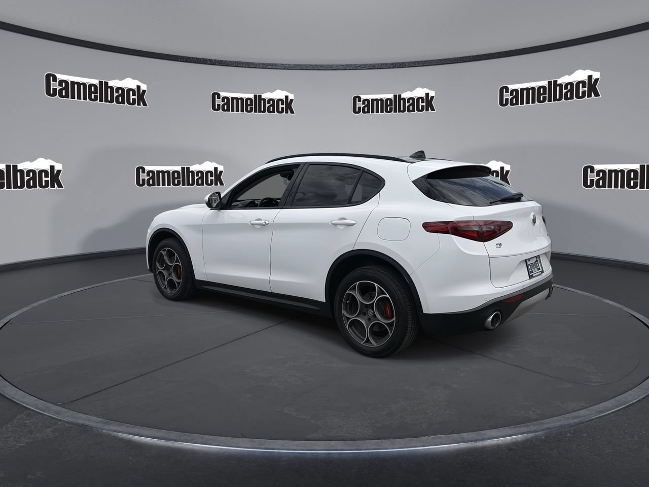 Used 2018 Alfa Romeo Stelvio Sport w/ Quick Order Package 22J Sport AWD/4WD image 5
