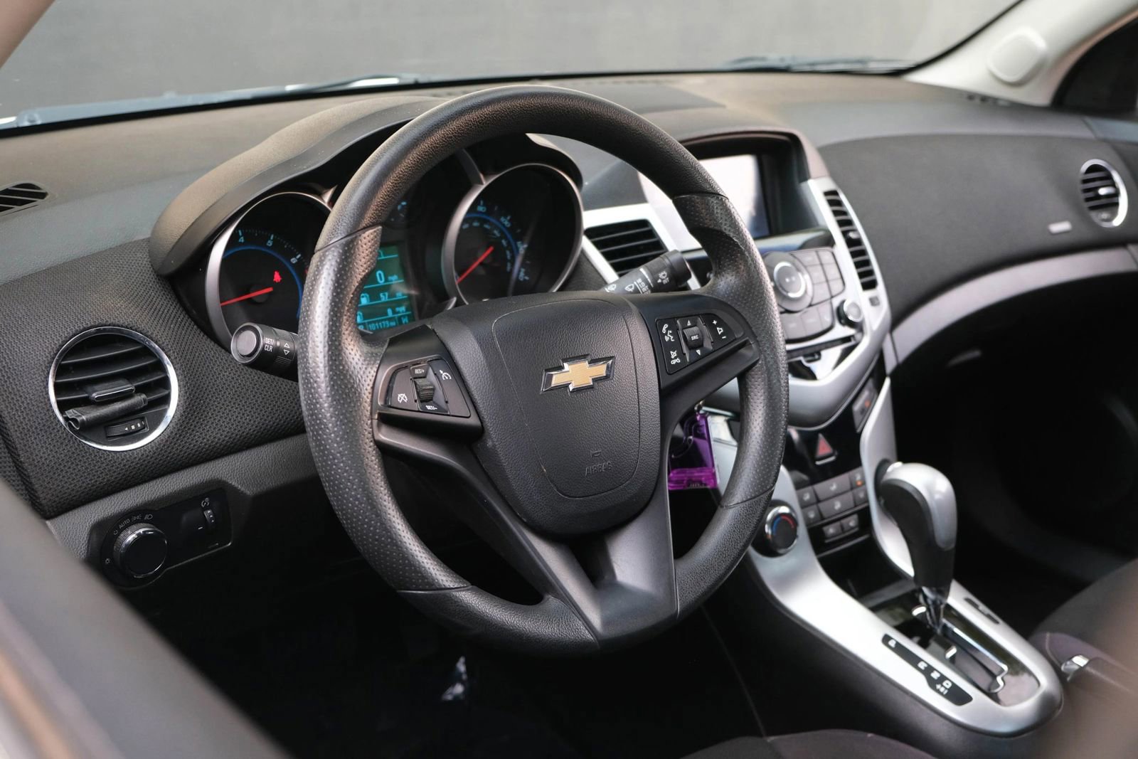 Used 2015 Chevrolet Cruze LT w/ Enhanced Safety Package FWD image 23