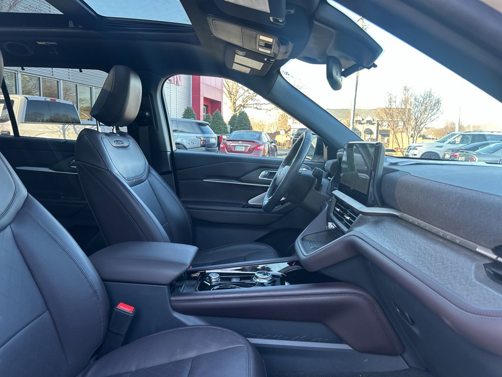 Used 2025 Ford Explorer Platinum image 24