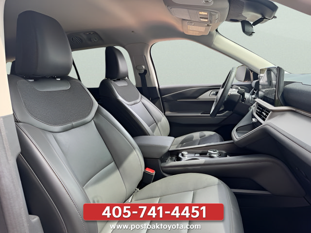 Used 2025 Ford Explorer Active w/ Active Comfort Package RWD image 19