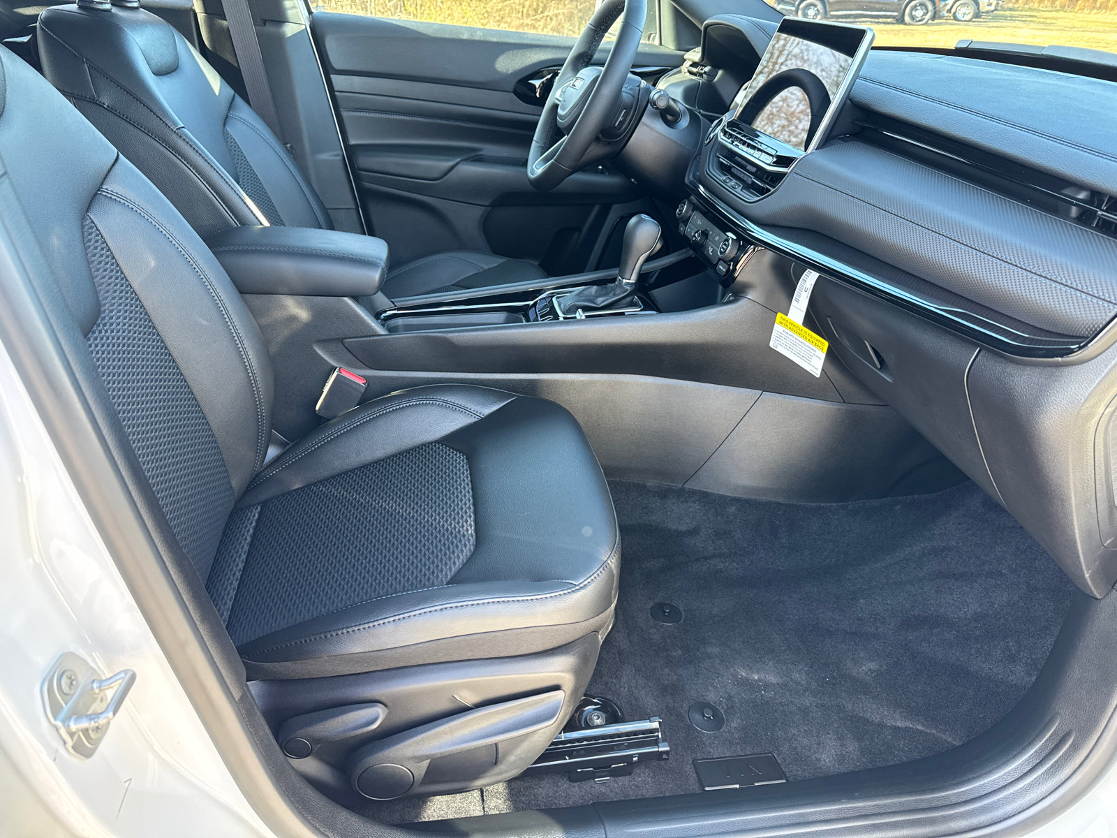 New 2025 Jeep Compass Latitude w/ Altitude Special Edition image 14