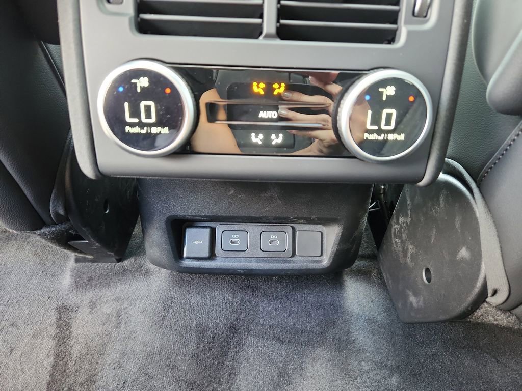 Certified 2025 Land Rover Discovery S AWD/4WD image 26