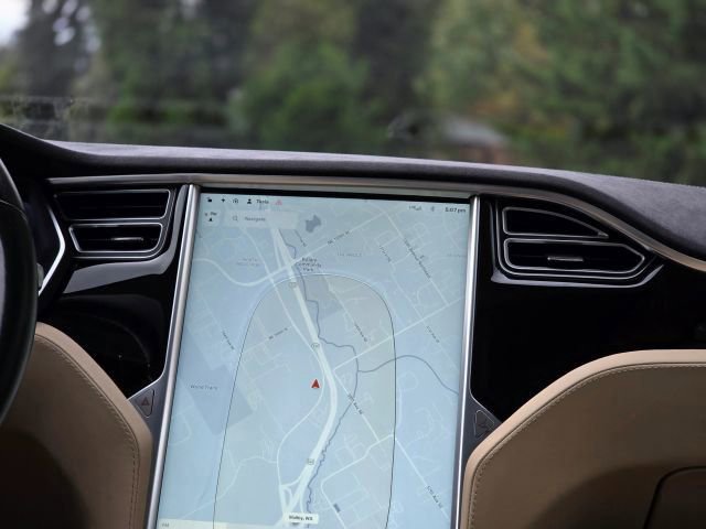Used 2015 Tesla Model S 85D image 17