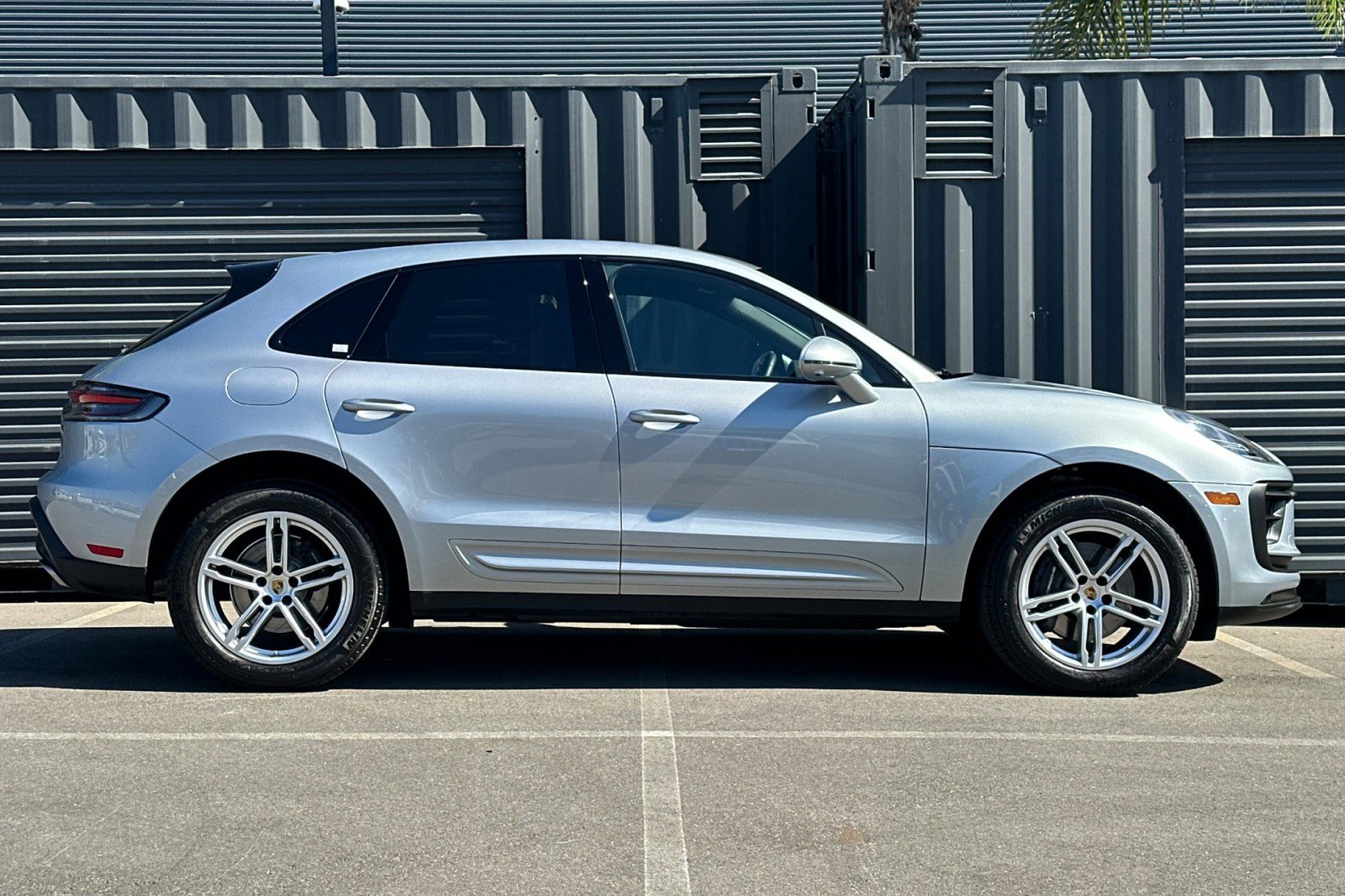 Used 2025 Porsche Macan image 9