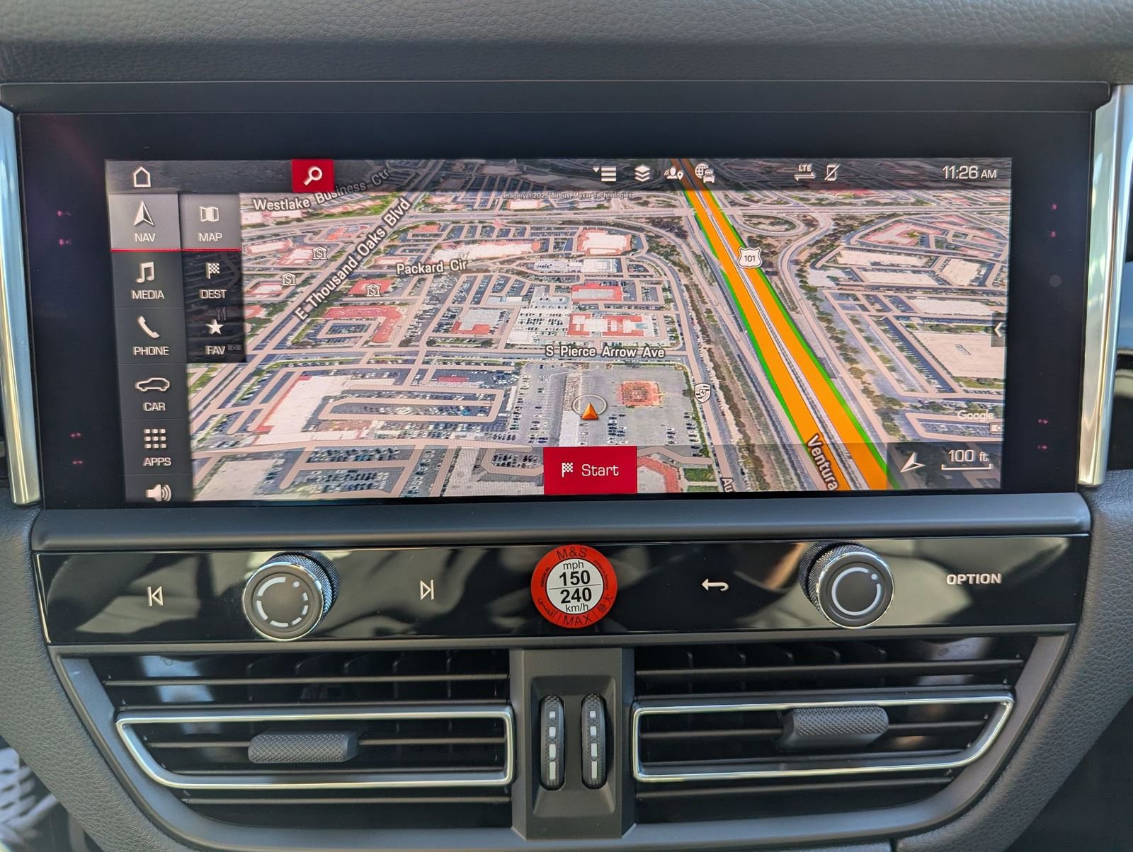 Certified 2025 Porsche Macan image 18