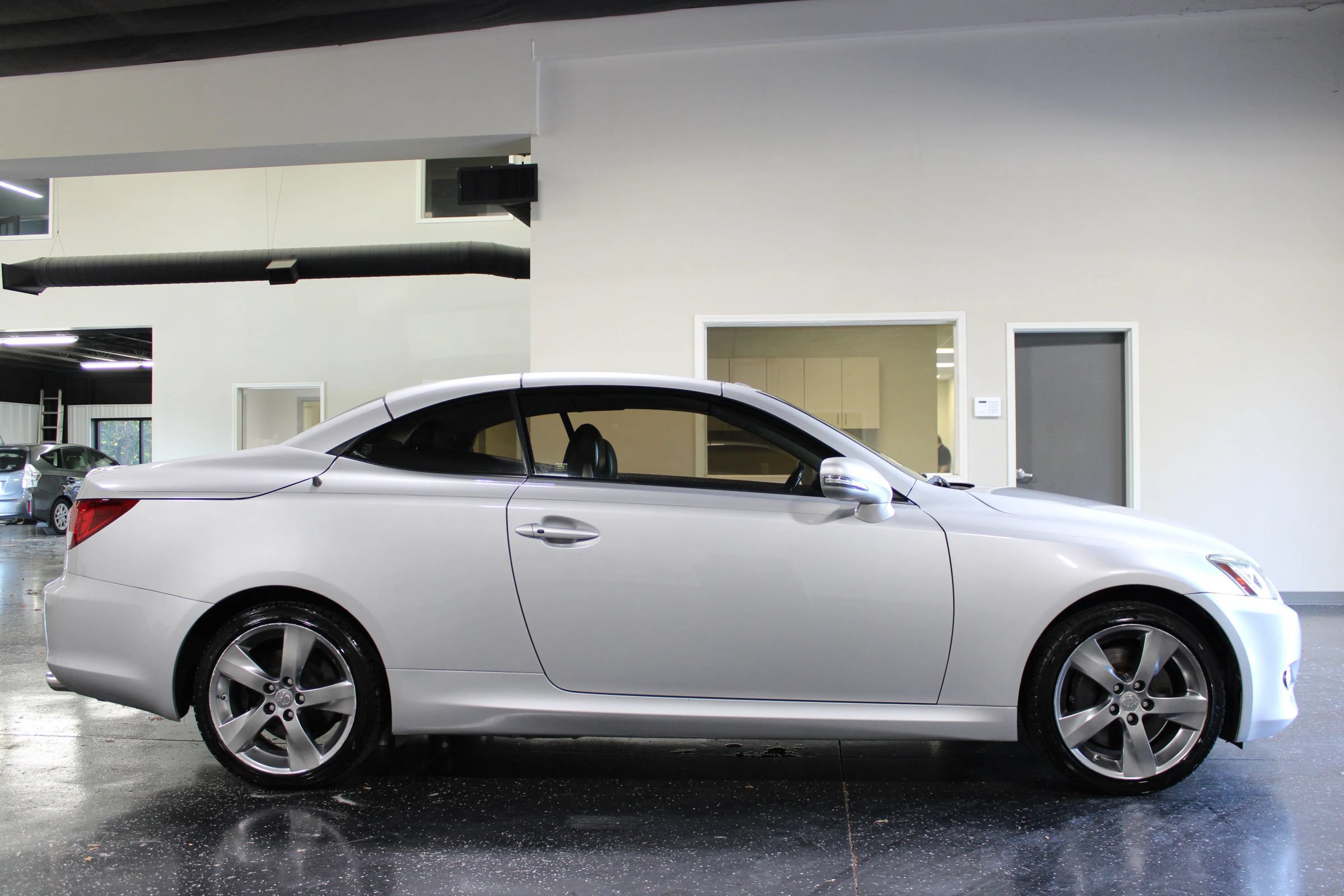 Used 2010 Lexus IS 350C w/ Luxury Pkg RWD image 2