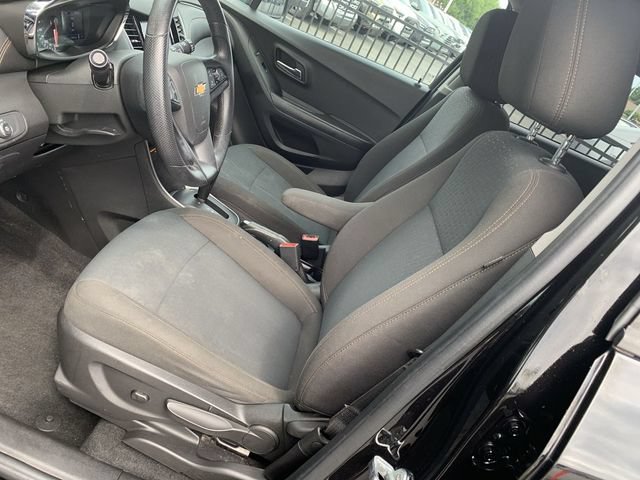 Used 2020 Chevrolet Trax LS w/ Tint and Cruise Package FWD image 18