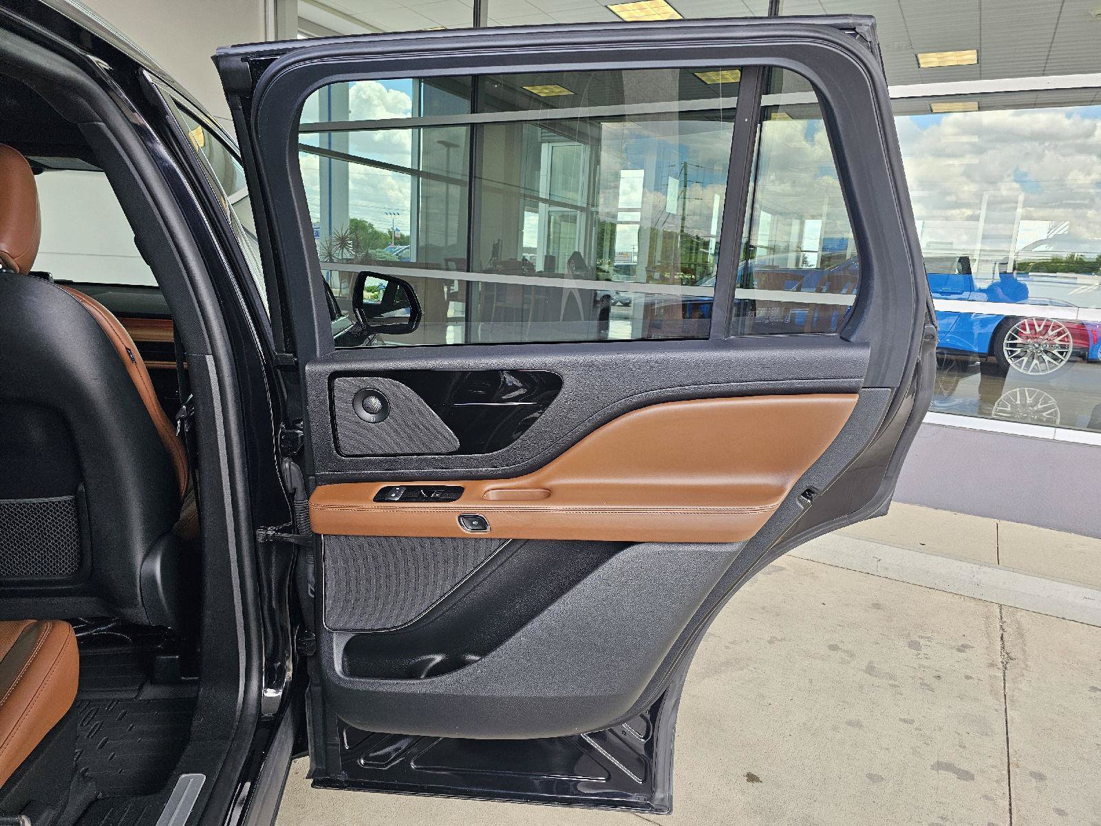 Used 2021 Lincoln Aviator Reserve w/ Equipment Group 201A AWD/4WD image 13