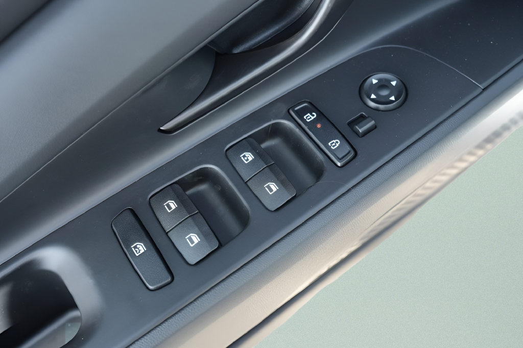 New 2026 Hyundai Elantra SEL Sport FWD image 19