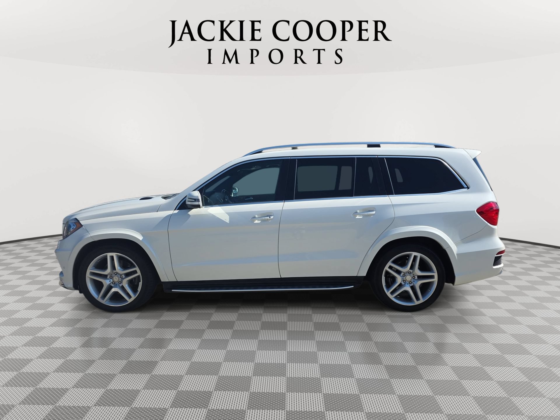 Used 2015 Mercedes-Benz GL 550 4MATIC image 8