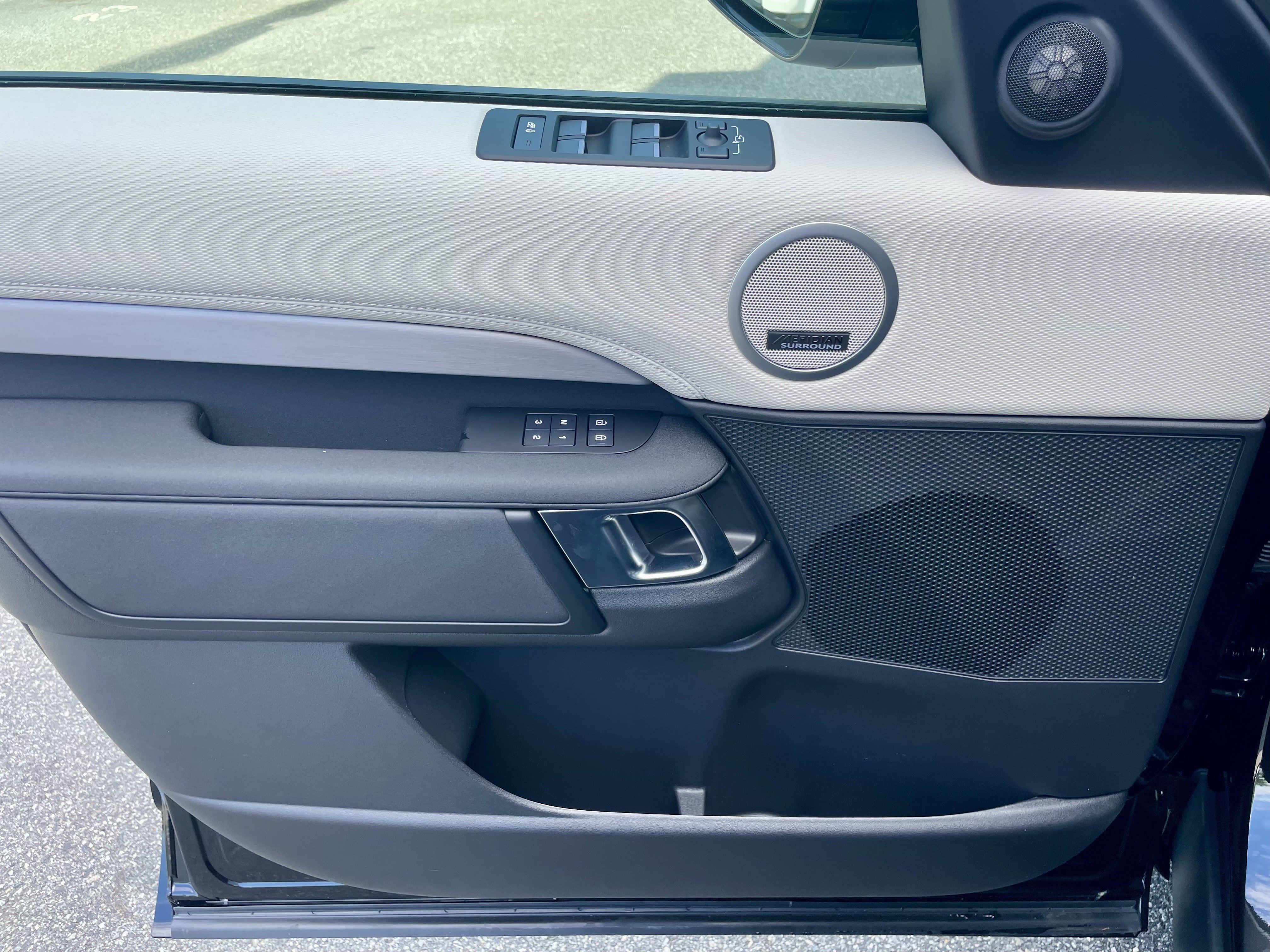 New 2026 Land Rover Discovery Dynamic SE AWD/4WD image 12