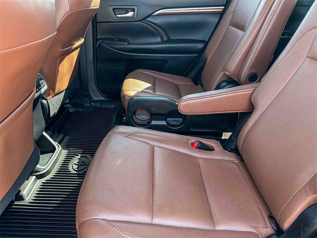 Used 2018 Toyota Highlander Limited Platinum image 18
